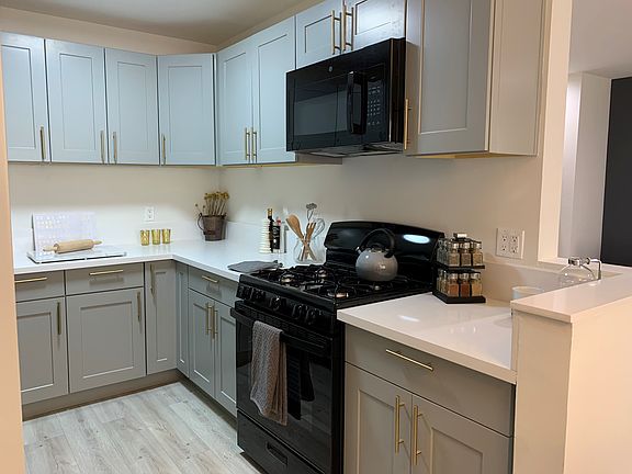 3rd image of 14940 W Magnolia Blvd #3990037
