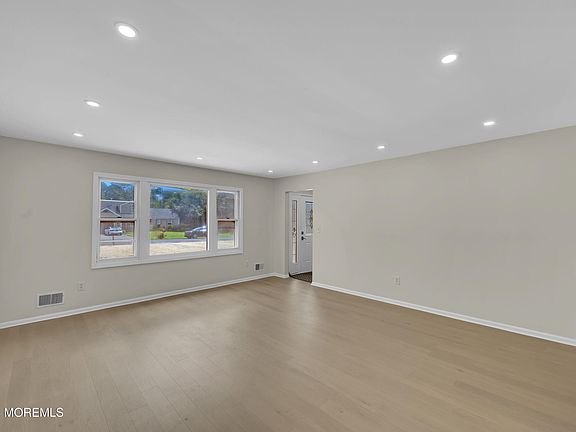 3rd image of 458 Woodhaven Boulevard SE