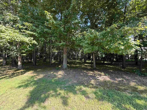 25977 Lakeview Dr, South Bend, IN 46619