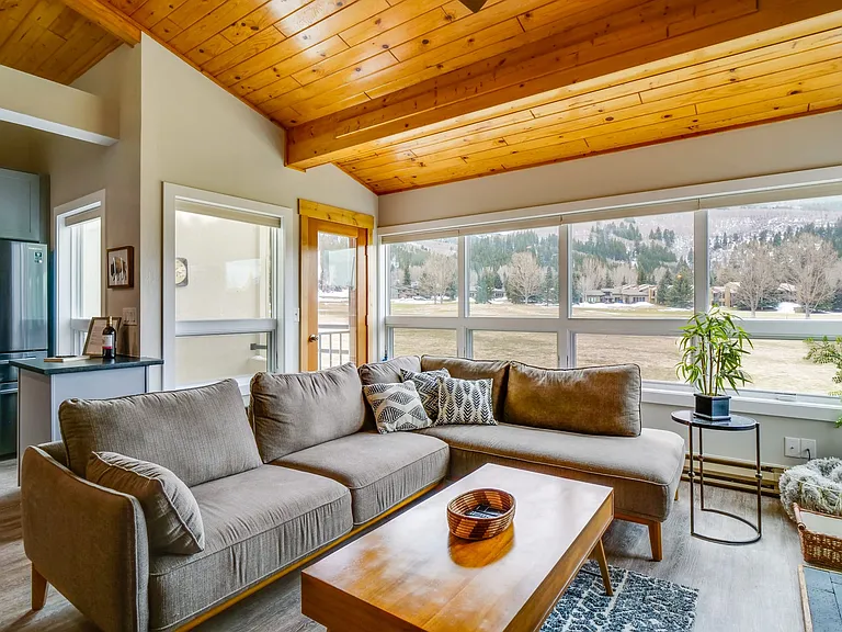 Columbine Cir — Photo 3
