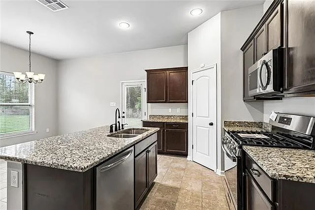 525 Oakley Blvd — Photo 5