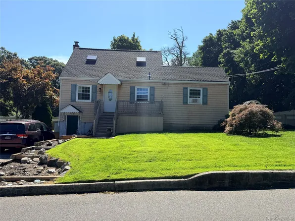 67 Rosewood Road, Kings Park, NY 11754
