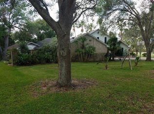 345 Lakeview Dr, Victoria, TX 77905