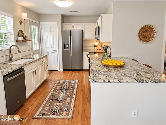 4th image of 1099 S Cherokee Drive S