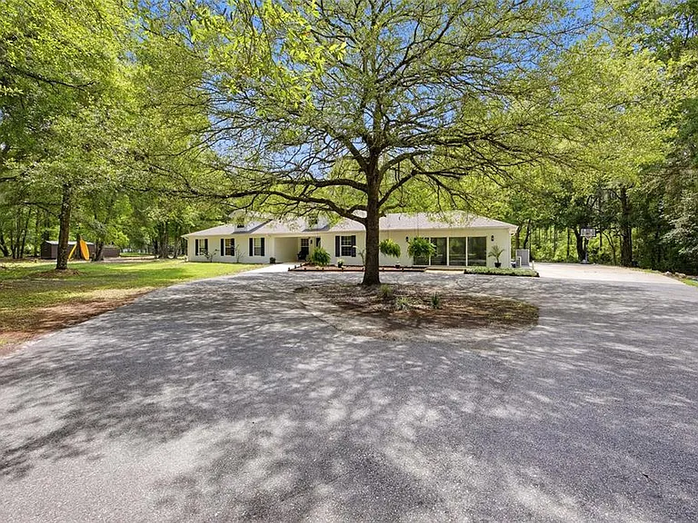 7050 NE State Road 121 — Photo 59