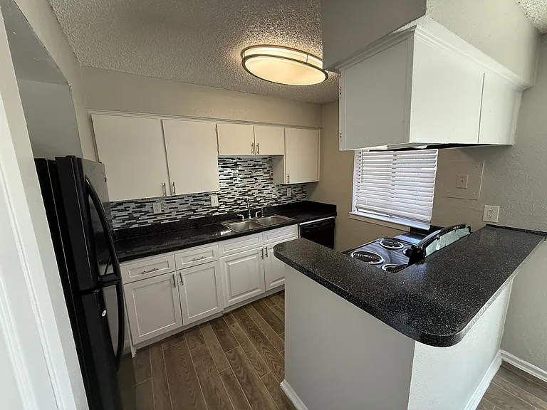 Maxton West Apartment Homes — Photo 105