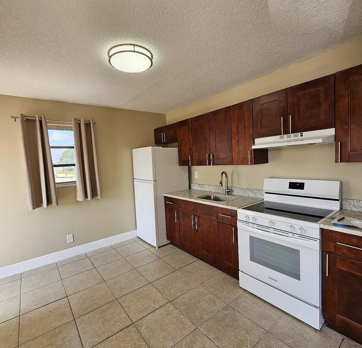 2 bed, 1.0 bath, 770 sqft, $1,750 — Photo 3