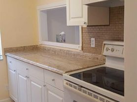 104 SE 10th St