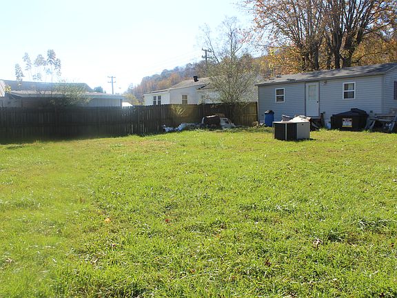 5th image of 1031 E Lake Ave