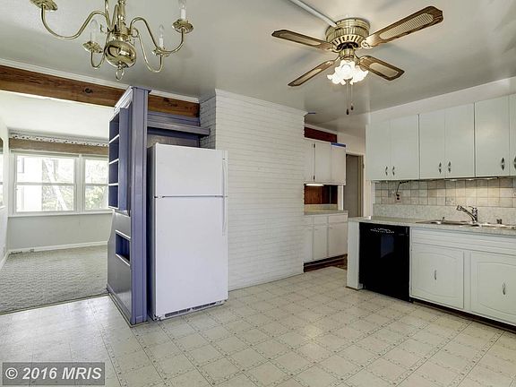 4th image of 405 Calvin Ln
