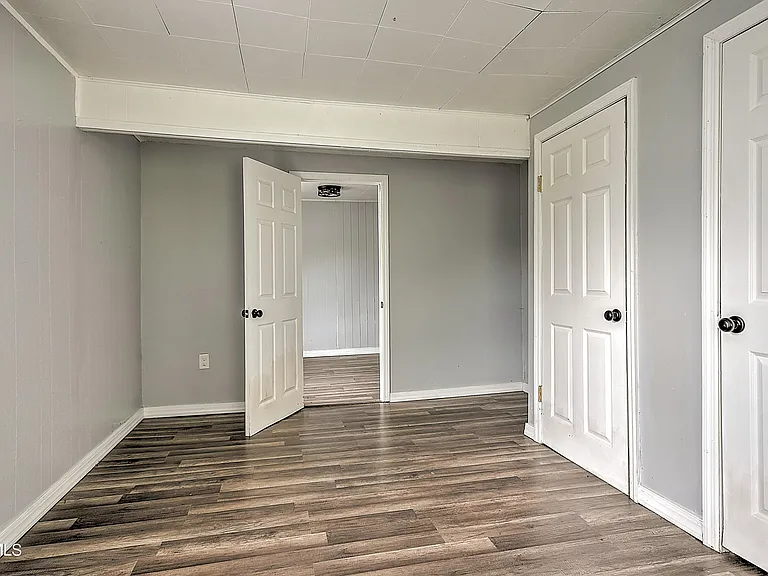 463 Manville Rd — Photo 10