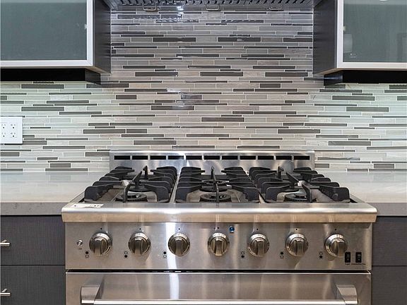5th image of 4077 Benedict Canyon Dr