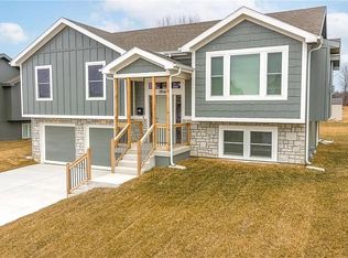 1916 Eagle Dr, Harrisonville, MO 64701