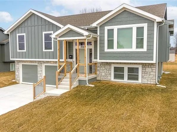 1916 Eagle Dr, Harrisonville, MO 64701