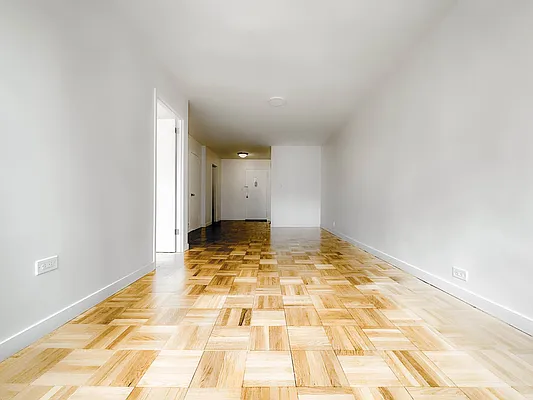 Rented by Manhattan Realty Group | media 9