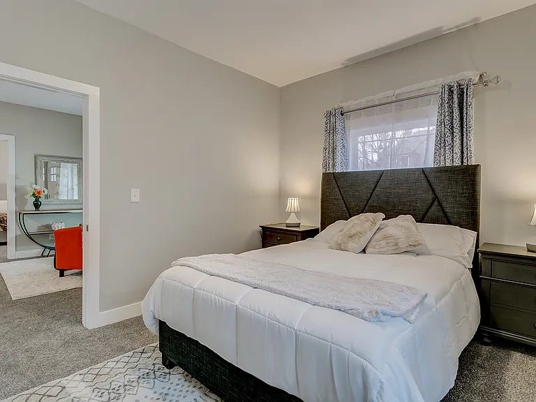 439 N Walnut St — Photo 43