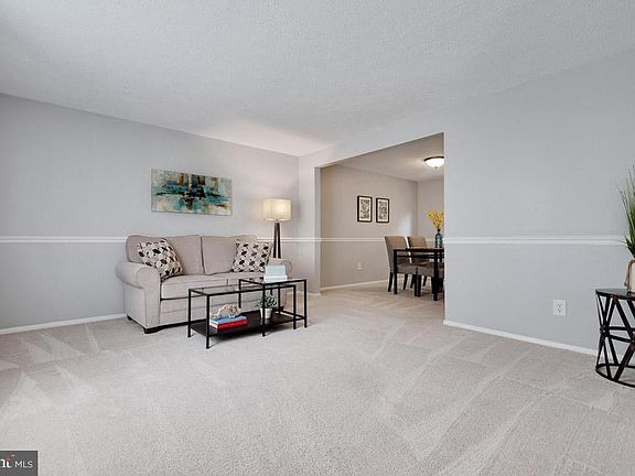 Spacious living room