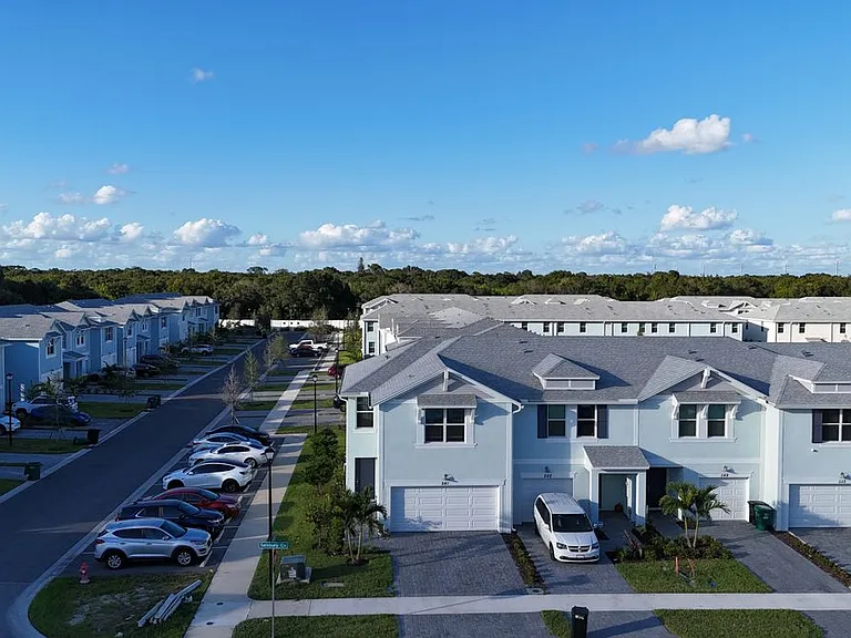 475 Salisbury Cir — Photo 26