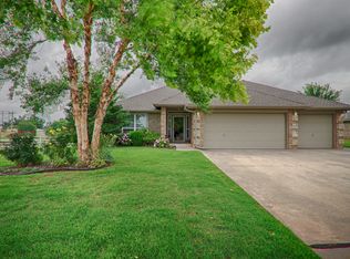 109 Mission Hills Dr, Guthrie, OK 73044