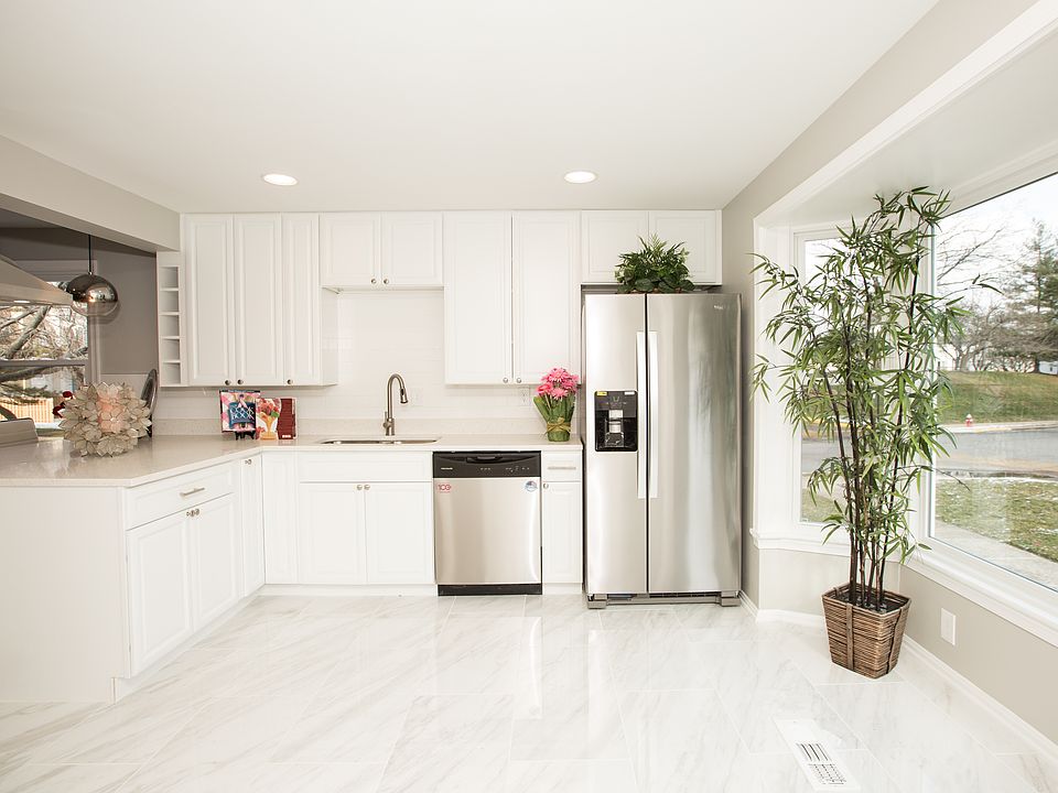 1st image of 7400 Meadowleigh Way