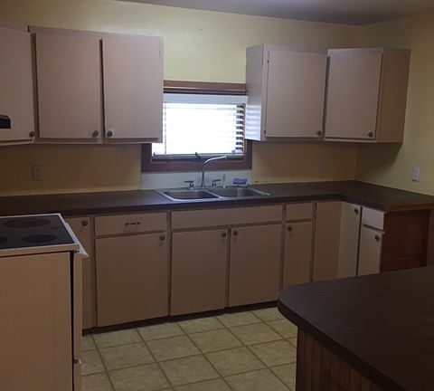 5th image of 308 S East St