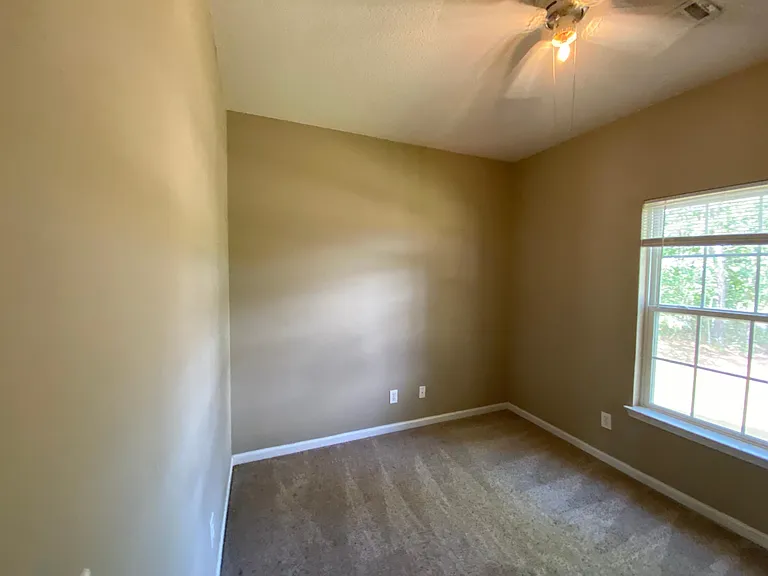 1070 Lee Road 20 — Photo 4