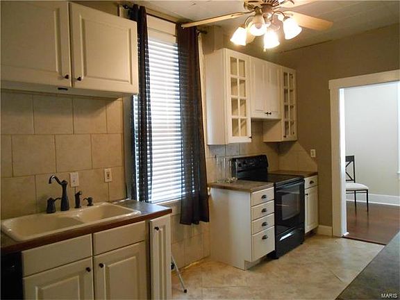 3rd image of 402 N 1st St