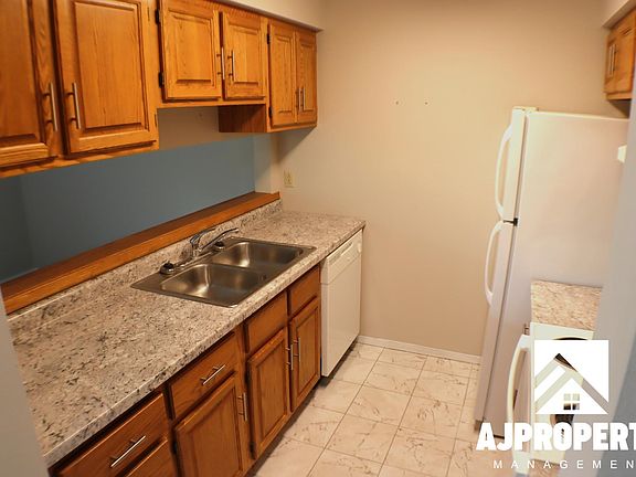 4th image of 916 S Menlo Ave #303