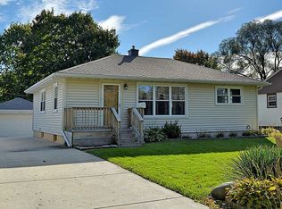 2202 Rohlwing Rd, Rolling Meadows, IL 60008