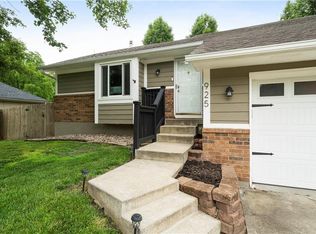 925 SE 7th St, Lees Summit, MO 64063