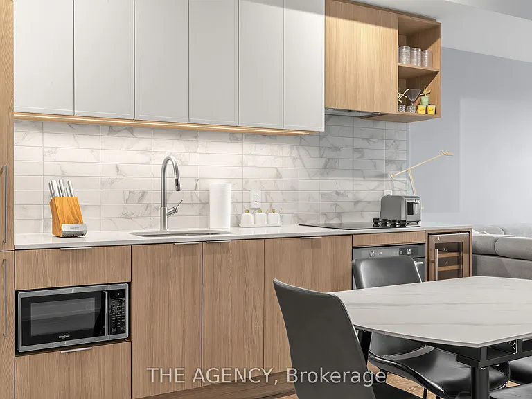 2020 Bathurst St #1817 — Photo 7