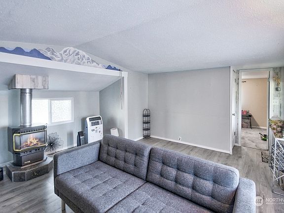 3rd image of 17942 158th Avenue SE