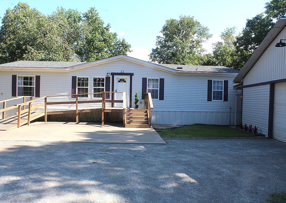 Front drive and parking pad 