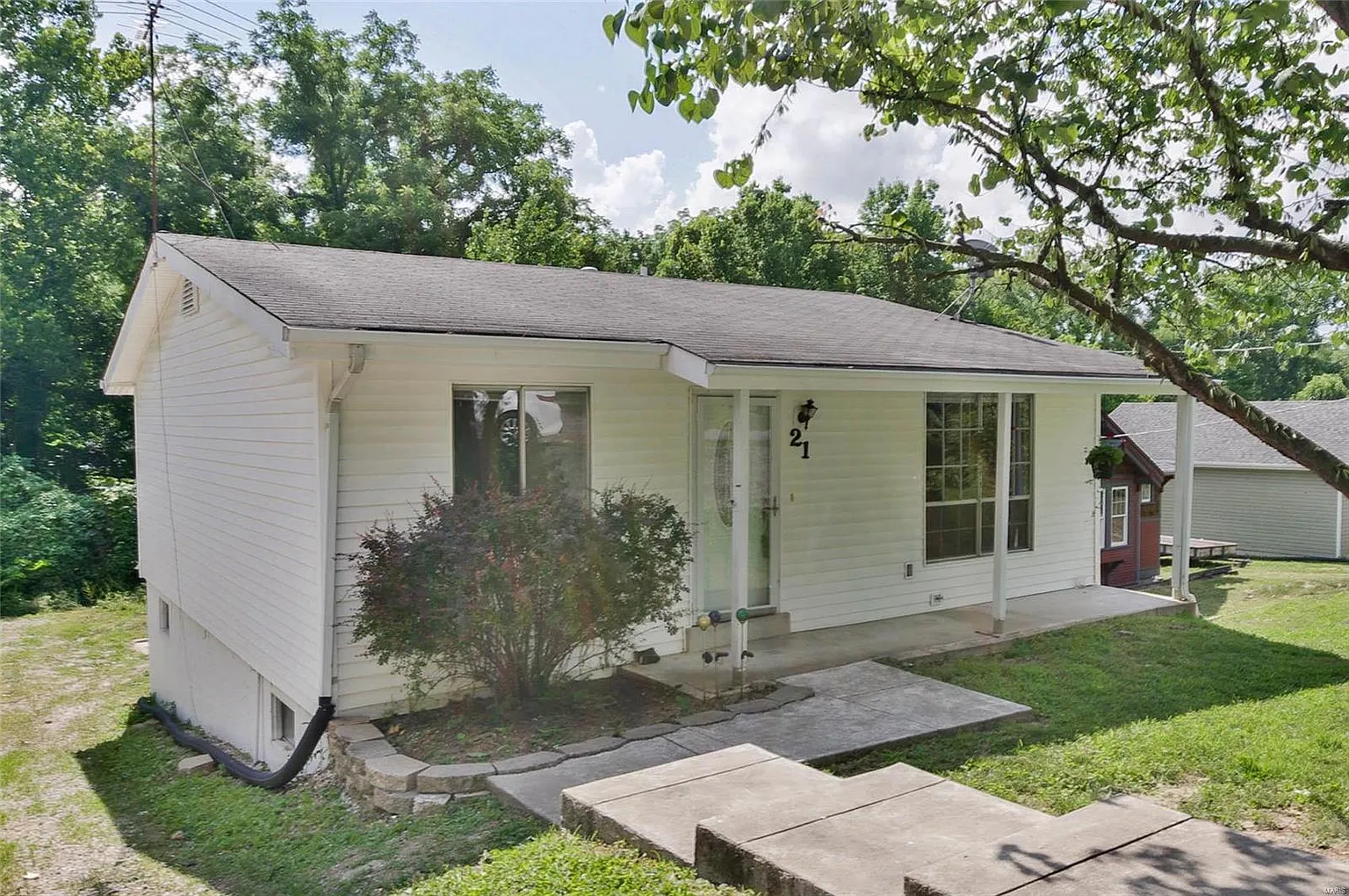 21 Francis Ave photo 1