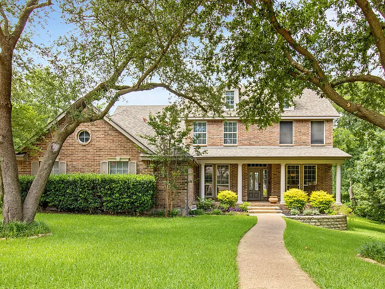 202 Stone Hollow Ct — Photo 1
