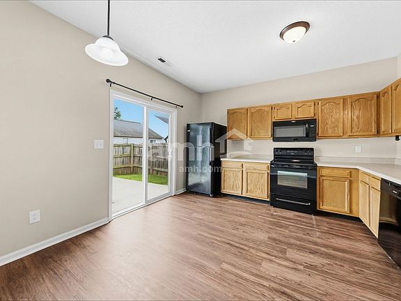 3rd image of 9735 Thomas Ln