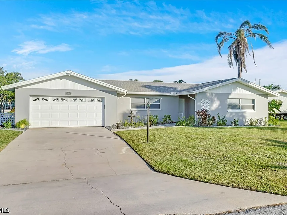 4312 S Bay Cir
