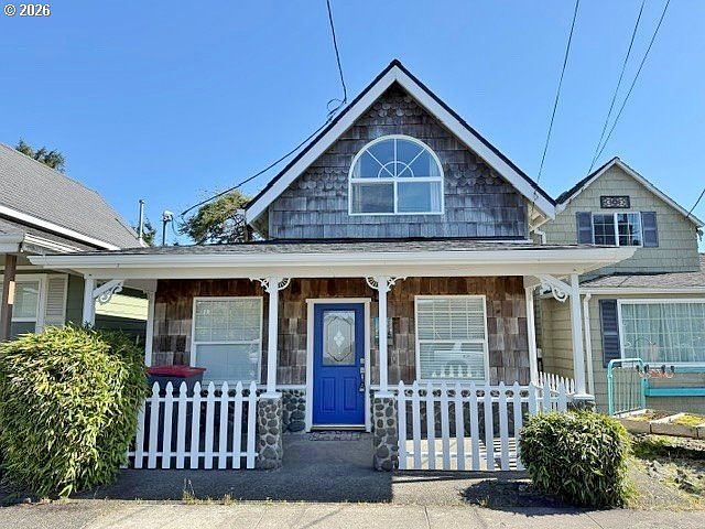 1st image of 719 12th Ave