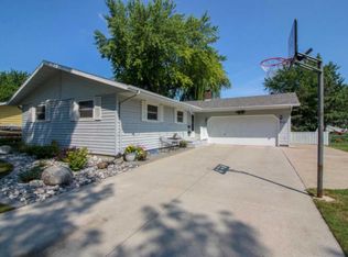 3133 Edgewood Dr N, Fargo, ND 58102