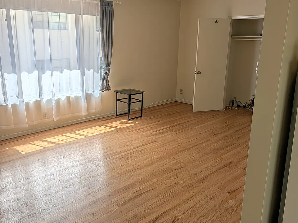 1424 Colby Ave #4