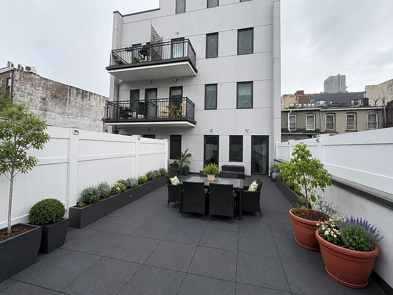 589 5th Ave #2R — Photo 1