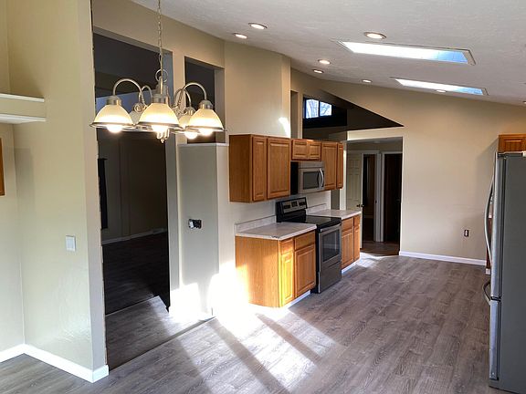 4th image of 724 Alameda Ave