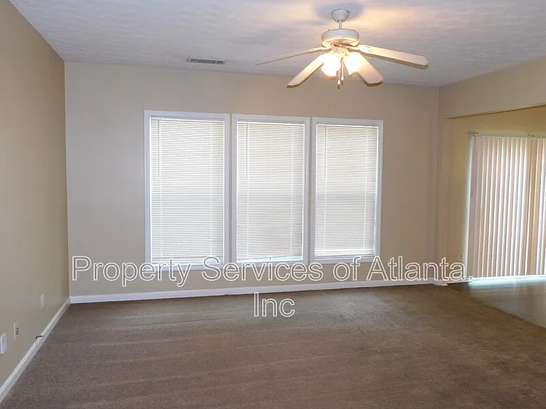2379 Tullamore Cir — Photo 6