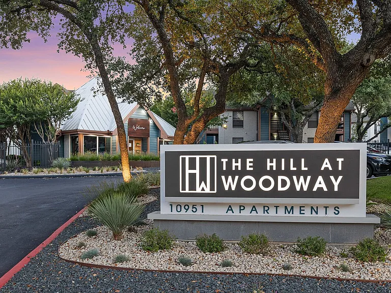 Hill at Woodway — Photo 2