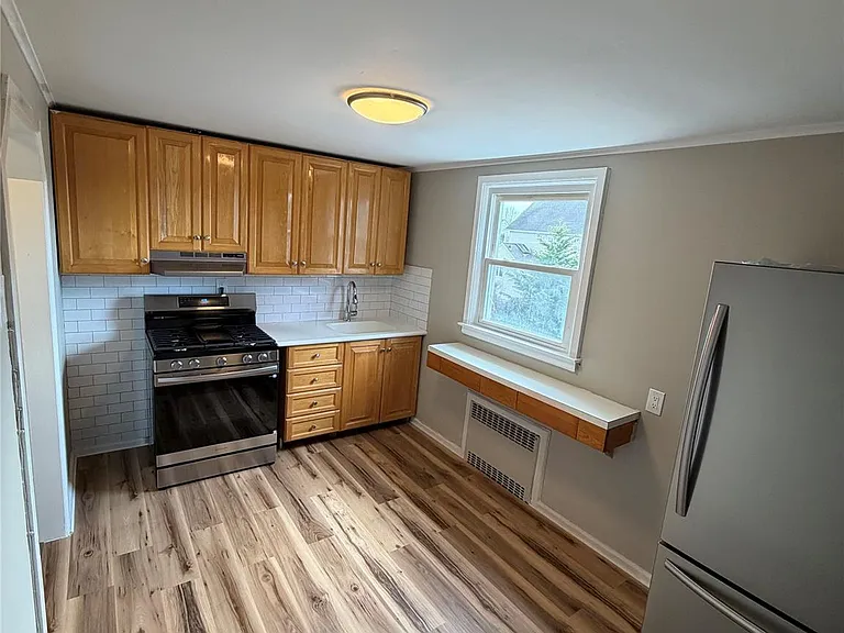 61 Hollywood Ave — Photo 2