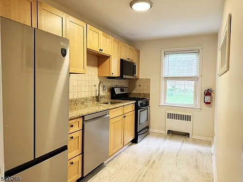 390 Morris Ave #35 Photo 1