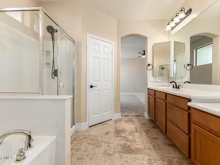10625 E Knowles Ave — Photo 20