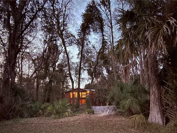 5908 Riverside Dr, Yankeetown, FL 34498