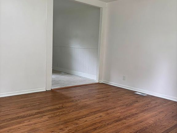 2nd image of 8606 E 92nd St