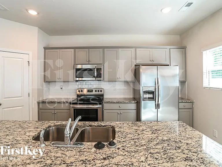 9616 Hamel St — Photo 7